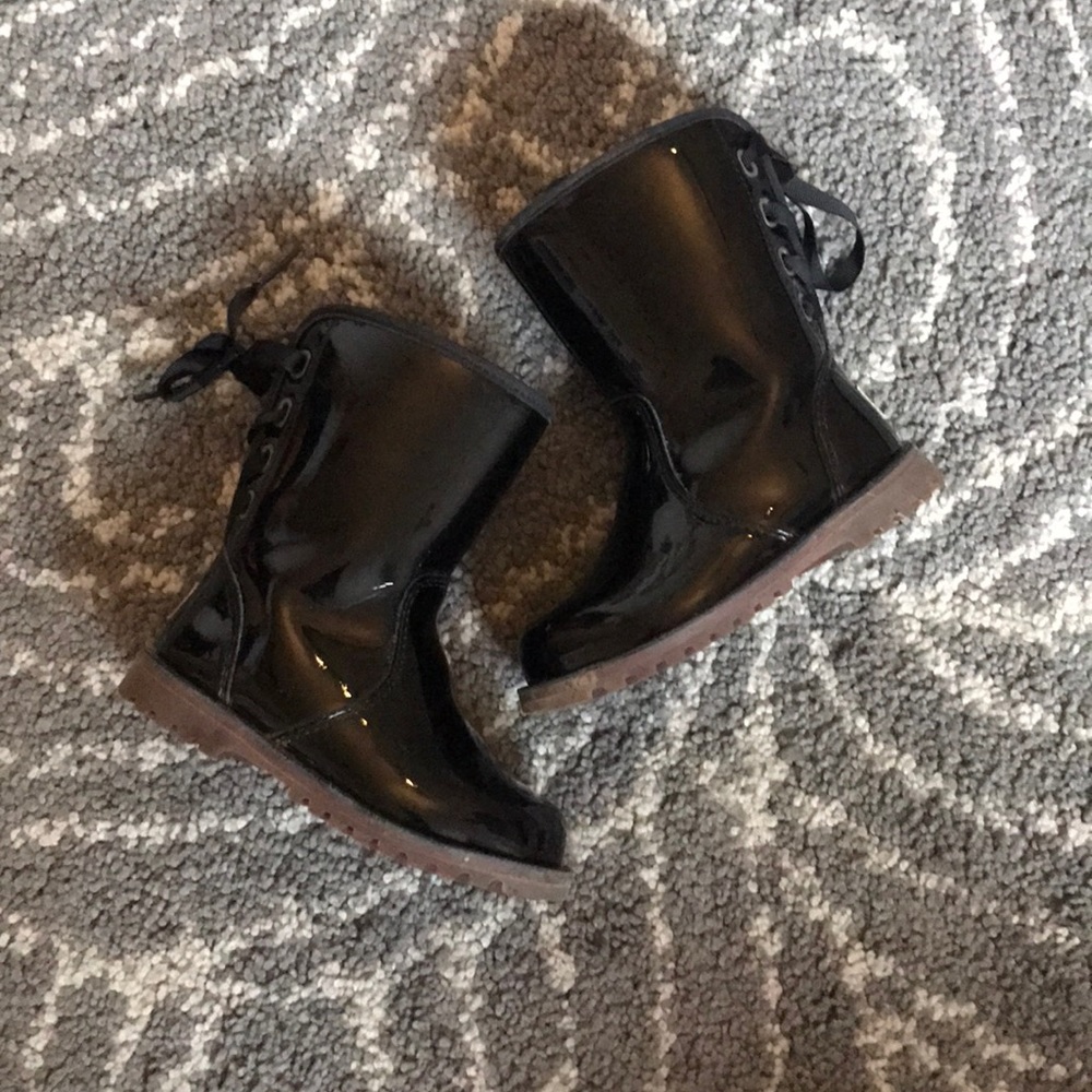 UGG boots! Patent leather good condition.